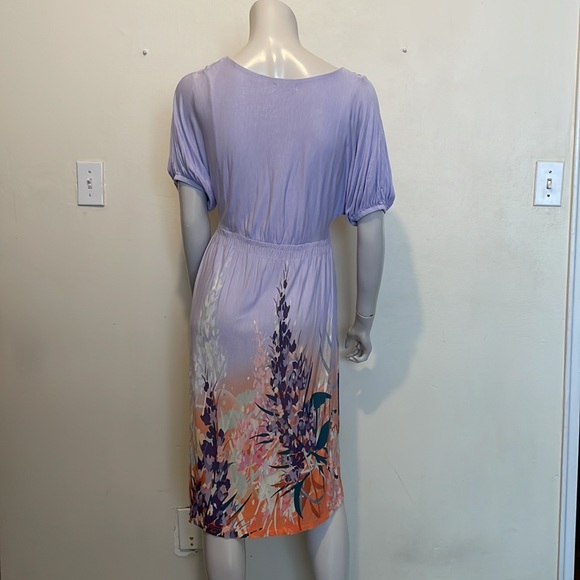 Lilac V-Neck Short Sleeve Dress with Elastic Band, Size Medium - Picture 2 of 7